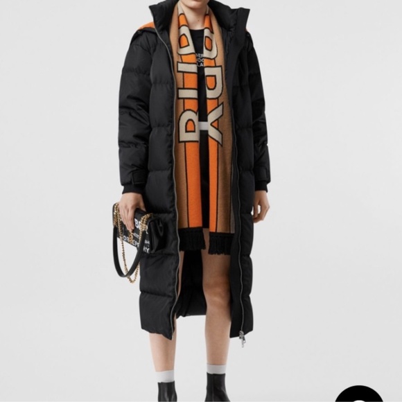 Burberry cashmere scarf brand new in a box - Picture 3 of 3